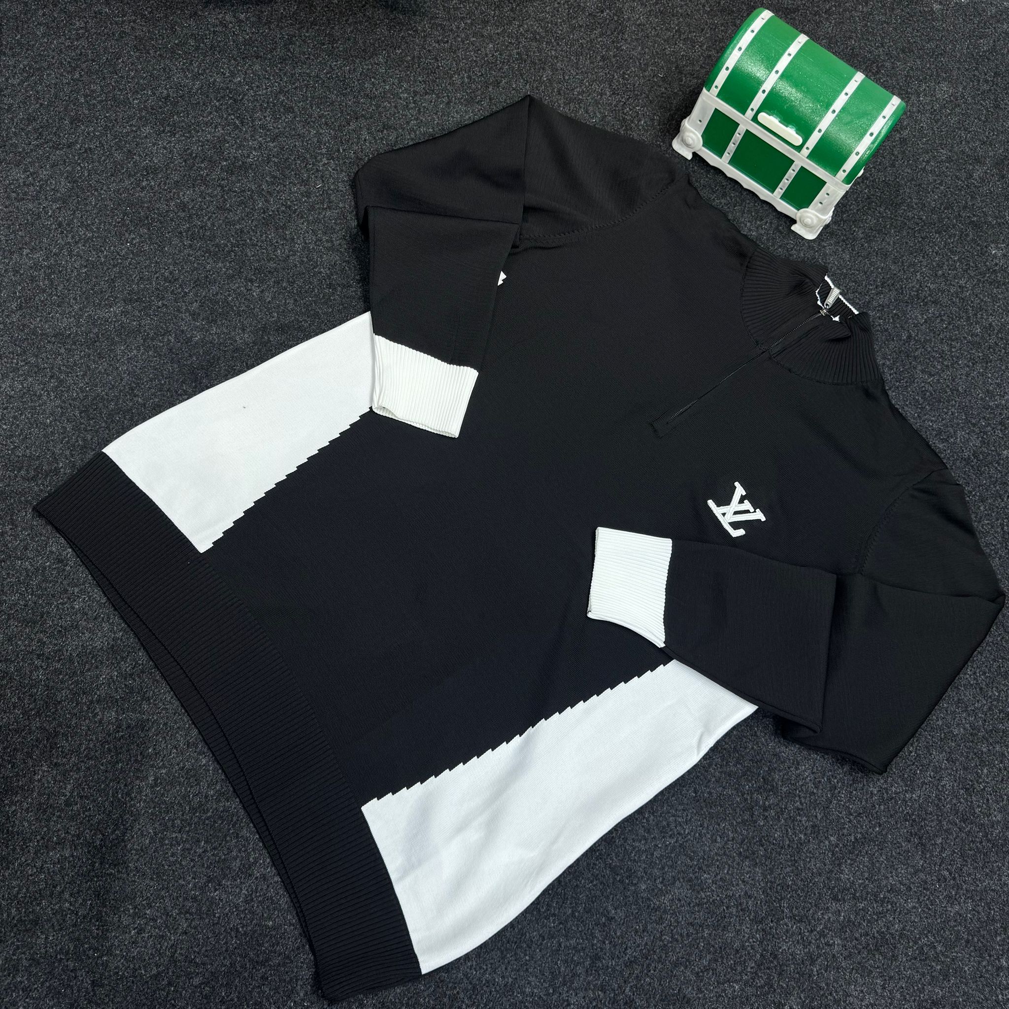 Louis Vuitton Tricot Black & White